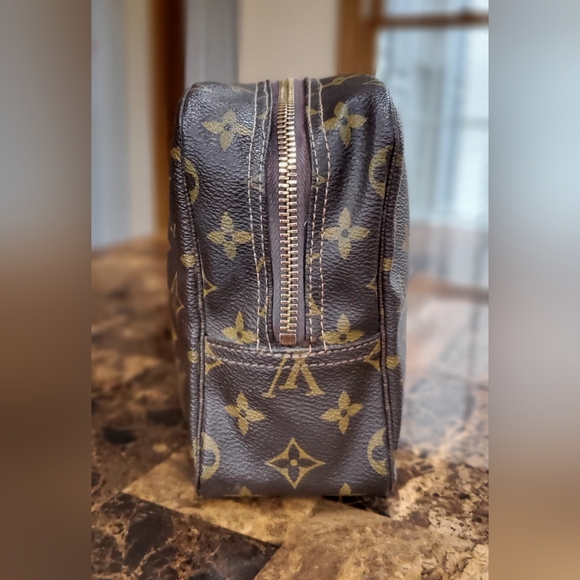 LOUIS VUITTON TROUSSE 28 COSMETIC BAG - Picture 2 of 16